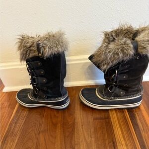 Sorel Black and Tan Fur-Lined Boots